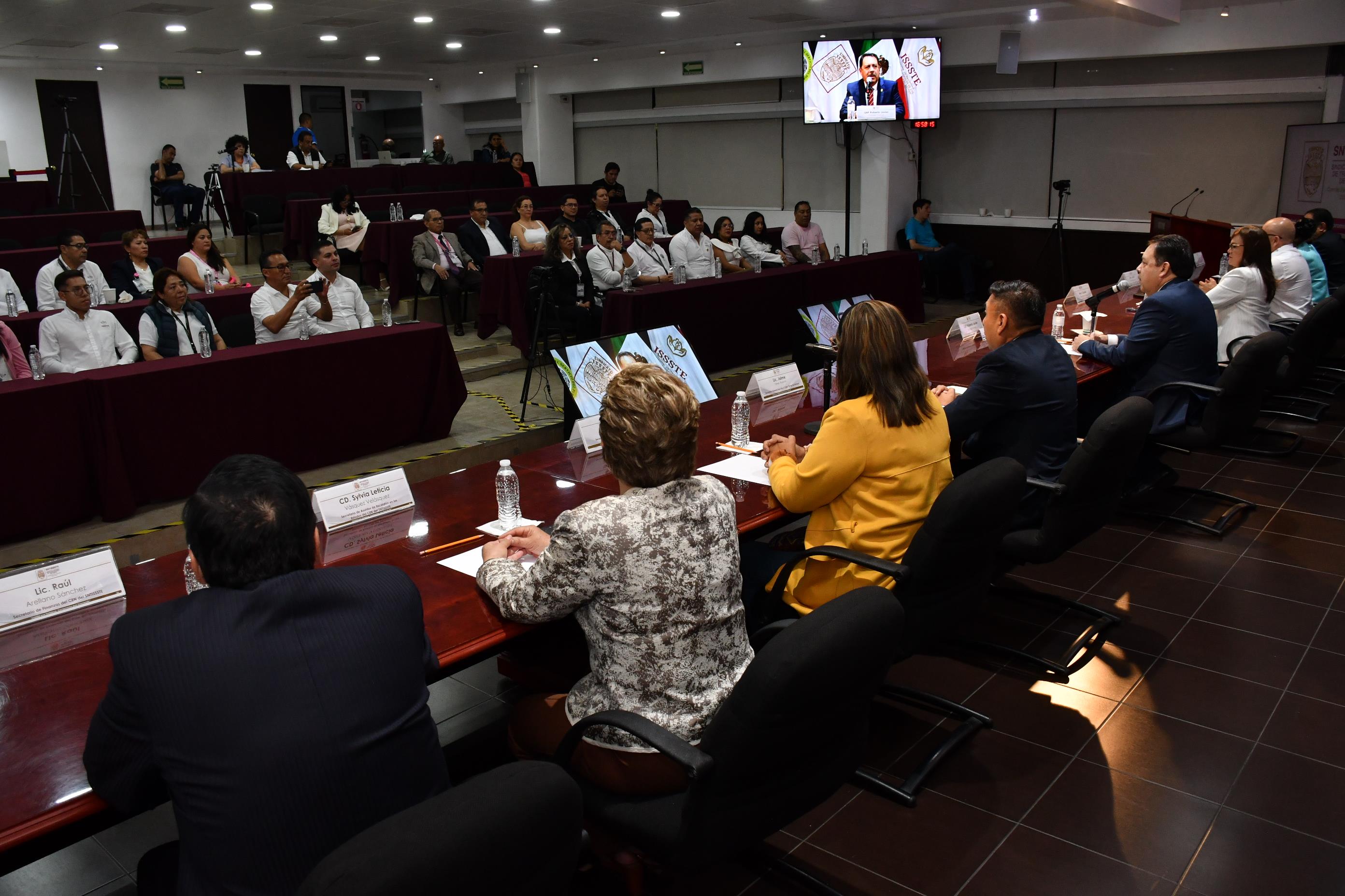  Salutación de la Sección V, Centro Médico Nacional "20 de Noviembre"